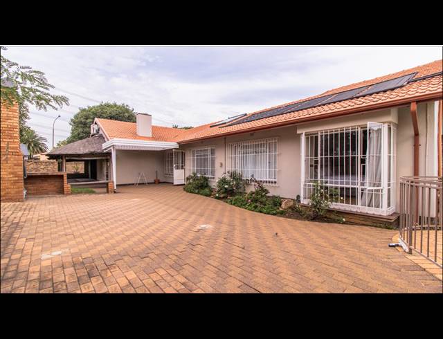 3 BEDROOM FREEHOLD FOR SALE IN RANDHART
